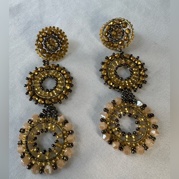 Long sparkly goldtone connected circles earrings - Picture 3 of 6
